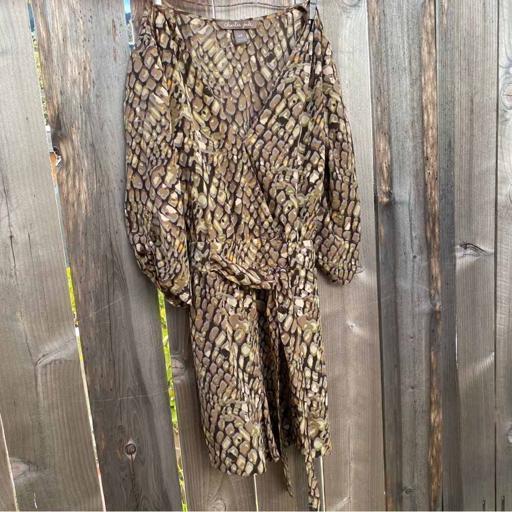 Charlie Jade 100% Silk Belted Romper Roll Tab Sleeve Size S Small Printed